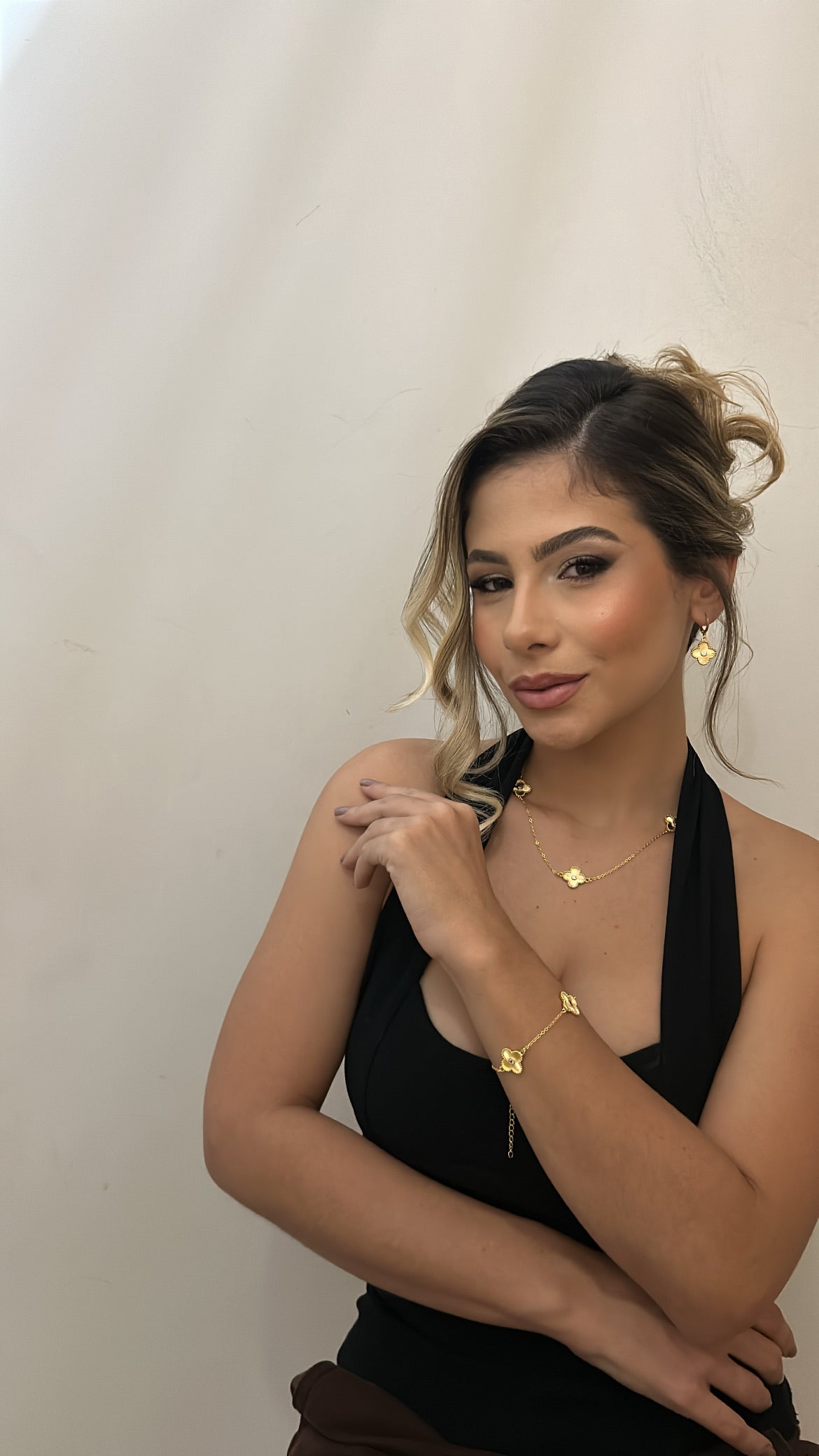 Conj. Trevo Dourado (Brinco, colar e brinco)