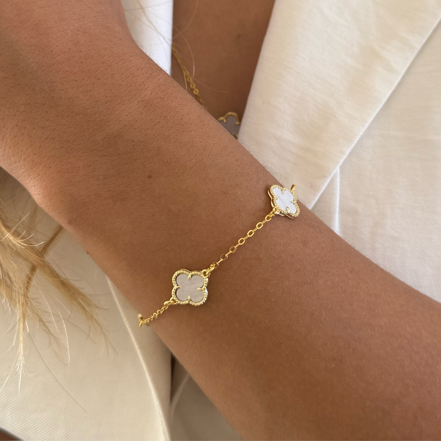 Conj. Trevo Branco (Brinco, colar e pulseira)