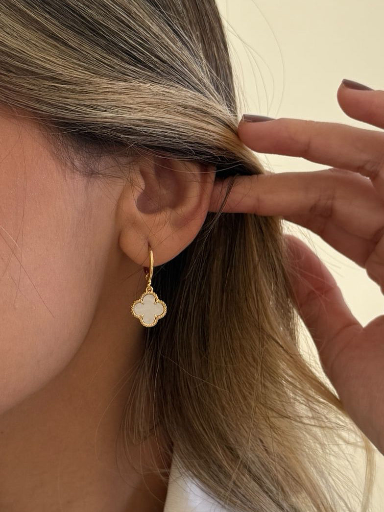 Conj. Trevo Branco (Brinco, colar e pulseira)