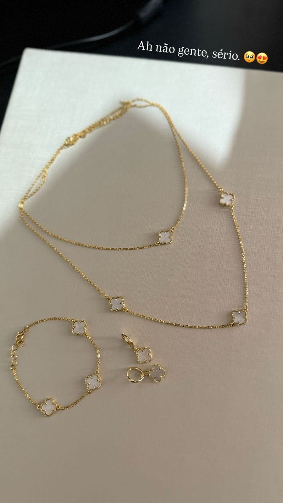 Conj. Trevo Branco (Brinco, colar e pulseira)