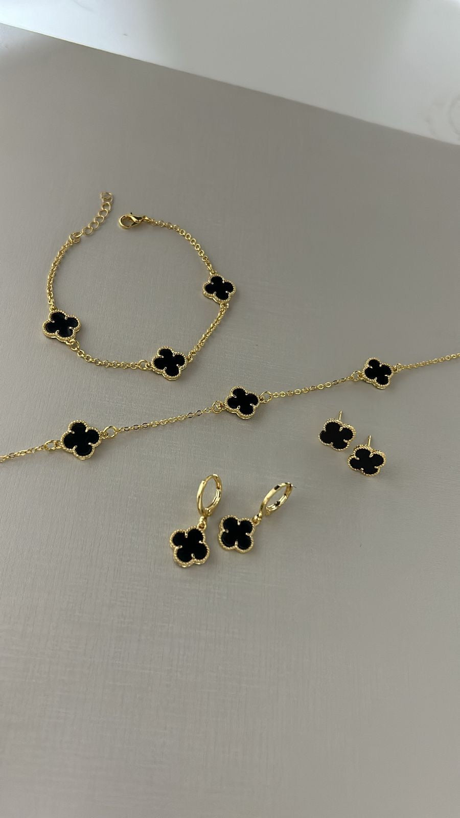 Conj. Trevo Preto (Brinco, colar e pulseira)