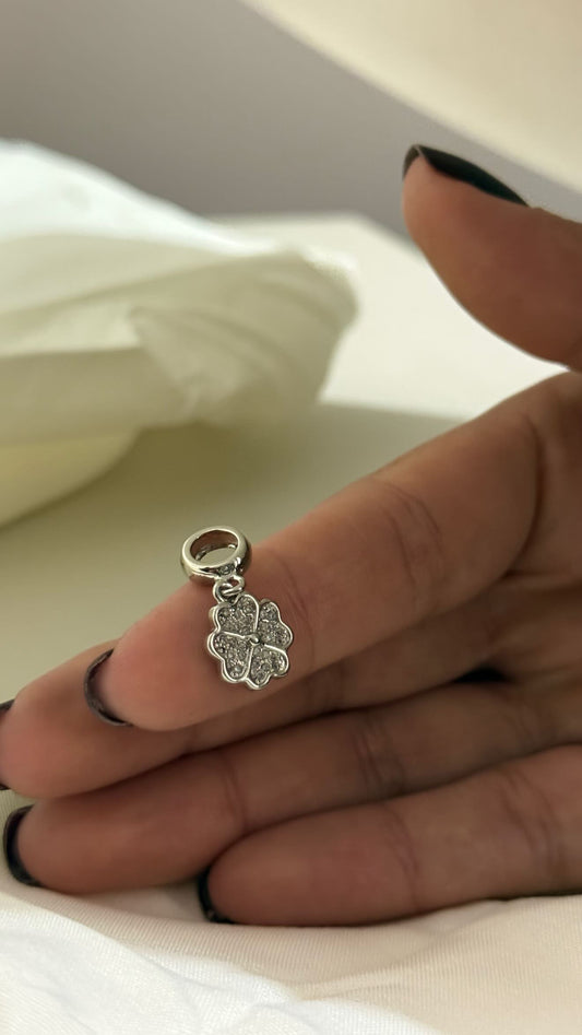 Berloque Trevo Cristal